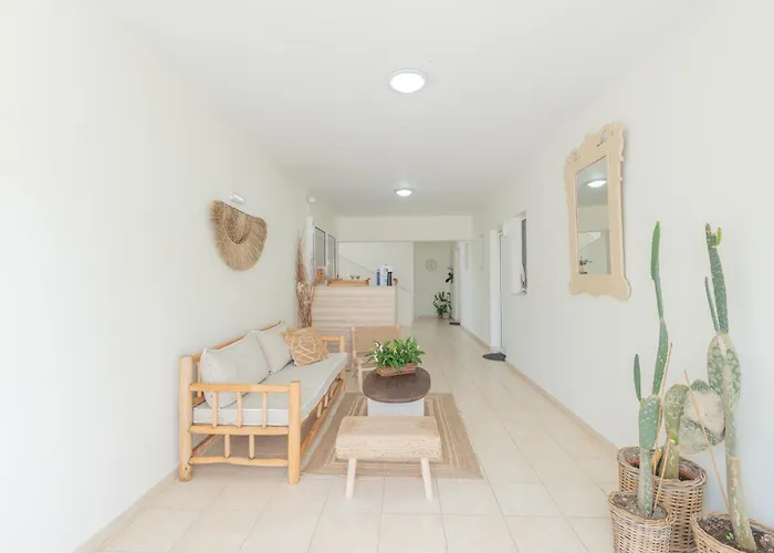 Apartament Tsambikos Apts *